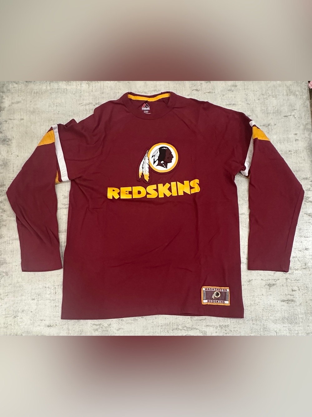 Vintage Majestic Men's Washington Redskins Long Sleeve Burgundy Gold Graphic Tee